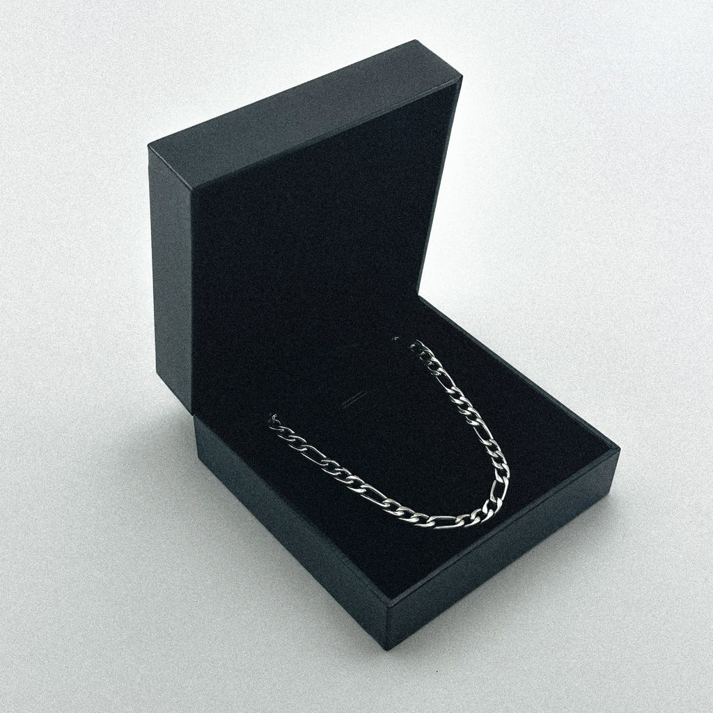 Side Angle of Modern Figaro Armband 5mm Stainless Steel