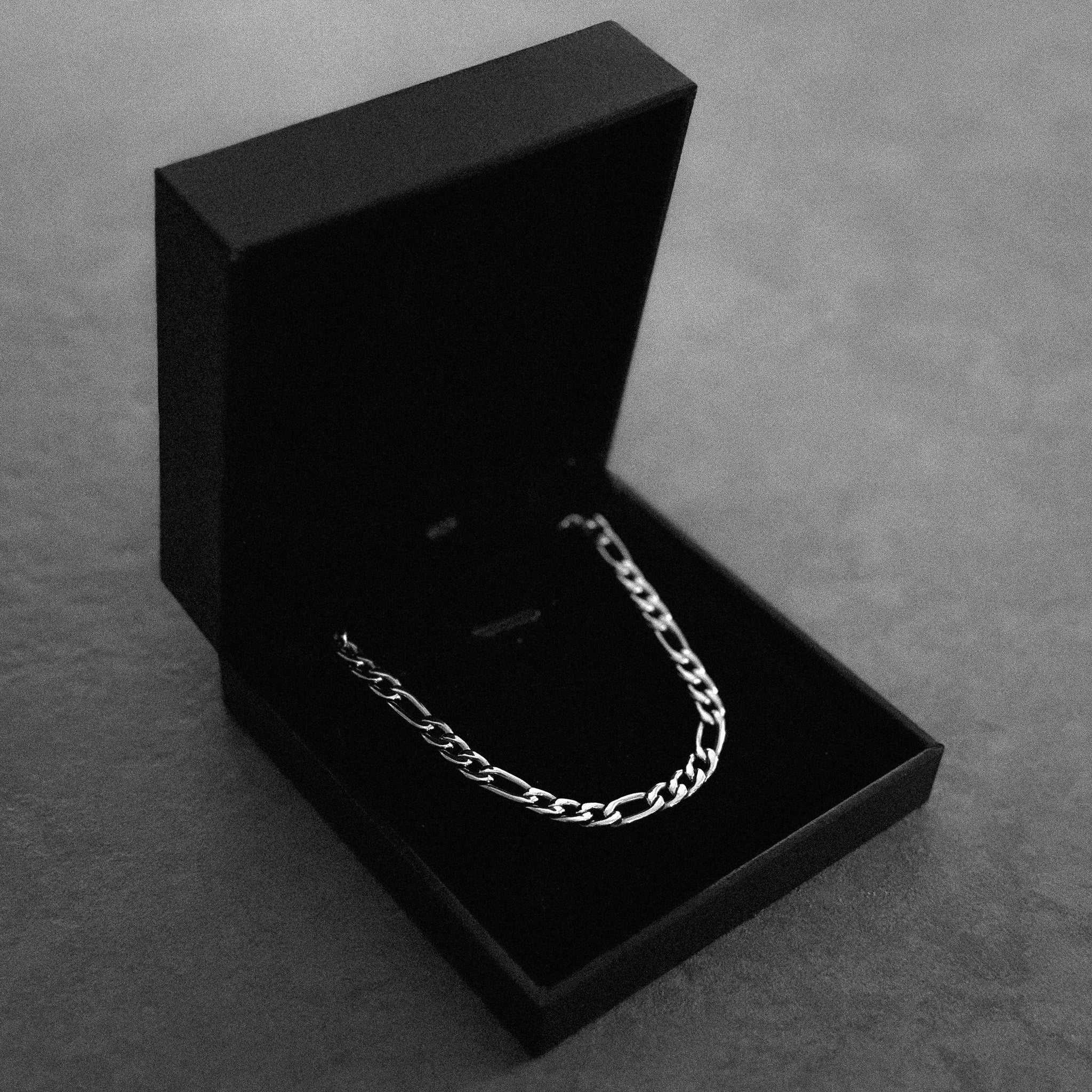 Minimalist Figaro Kette 5mm Stainless Steel Showcase Image